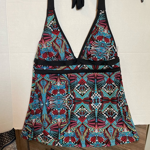 MOSSIMO SWIM TOP/TANKINI. LIKE NEW! HALTER TOP IN TIKI GEOMETRIC PRINTS. - Picture 3 of 11